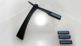 Esta navaja permite hacer un afeitado a contrapelo con menos pasadas, además de recortes de barbas y nucas más apurados