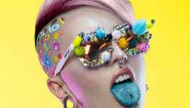 El mundo y sus cuerdas están en Marionettes, lo que le ha hecho recorrerlo, sin prisa pero sin pausa, desde que viera la luz por vez primera. La colección universal de Montse Morella sigue arrasando allá donde va y hoy lo hace aquí y ahora