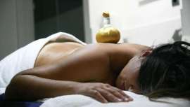 El centro propone masajes terapéuticos o terapias holísticas para ayudar a recuperar la moral y el equilibrio interno