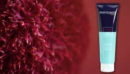 Este gel superfundente aplica-se rapidamente todas as noites e deixa uma maravilhosa sensação de frescura na pele