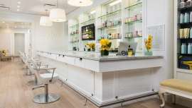 Estos salones nacen bajo un concepto distinto, combinando belleza, ocio y fiesta en un mismo local. Un informe asegura que han crecido un 25% en cuanto a ingresos y localizaciones en EE UU