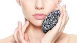 No sólo no abusar, sino incluso eliminar. Así habla el farmacéutico y cosmetólogo Pedro Catalá sobre el peeling, quien expone ocho muy buenas razones para eliminar este gesto de cualquier rutina de belleza