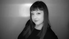 Rut Navarro, al frente de The Room, salón a la vanguardia, hace de la peluquería su sueño y de éste su quehacer diario. Nunca combinación más explosiva para una de las profesionales que más tienen que decir hoy en el panorama del arte del cabello