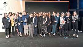 Los Fifi Awards distinguen a los mejores perfumes lanzados en el año 2017, elegidos por cuatro jurados diferentes. Los expertos seleccionaron a Y de Yves Saint-Laurent, entre los masculinos, y Twilly de Hermès, entre los femeninos