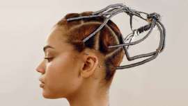 Una colaboración entre la propietaria de un salón británico y una fotógrafa ha dado lugar a 29 imágenes muy sugerentes en torno a los tradicionales enhebrados provenientes de África 