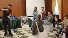 El estilista ha dado a conocer varios diseños de la colección Evocative y  las nuevas tendencias  de Color Sublime y  la nueva Blonderful de decoloración y matices ante 40 jóvenes de la peluquería en Plasencia (Extremadura)  