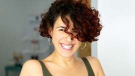 Con Yo&Ko, Virginia Martínez Vera proyecta esencia y denuncia y destaca del resto. Con los pies en el suelo, sin embargo, incita a coronar otras cimas y hace de la peluquería catecismo, manual de arte y más allá aún, moda 