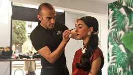 La línea de cosmética y maquillaje profesional de Cazcarra Image Group ha impartido una jornada intensiva enfocada a mostrar las nuevas técnicas y tendencias de maquillaje en una de las zonas más conocidas de la ciudad