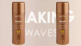 Este produto de tratamento e styling, texturiza suavemente o cabelo criando ondas flexíveis e caracóis definidos