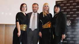 Ante una cincuentena de personas, peluqueros y estilistas afines a la marca y prensa especializada, se ha celebrado la presentación oficial en Cataluña de esta línea profesional para el cabello