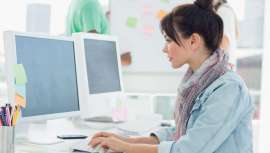 Lejos de tratarse de una leyenda urbana, las pantallas de las nuevas tecnologías, tablets, móviles y ordenadores inciden directamente sobre la salud de la piel. Los expertos opinan y nos aconsejan para preservar a la misma de efectos nocivos 