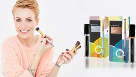 Trata-se de dois coffrets de verão versáteis e coloridos que, alem dos já míticos tratamentos para o cuidado das sobrancelhas e pestanas, incluem um pincel de esfumar e outro de sobrancelhas