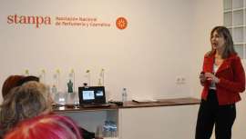 Julia González, diretora do evento, anuncia as principais novidades da próxima edição do evento global com a beleza, Salón Look, num evento realizado na sede de Stanpa em Barcelona, Associação Nacional de Perfumaria e Cosmética