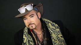 Purcell, con más de 20 años de trayectoria, es el director de arte del Kieran McKenna Salon en Nueva York. Entre sus clientas se incluyen famosos/as como Meg Ryan, Kate Moss, Mary Stuart Masterson, Tilda Swinton y Dennis Quaid, entre otros