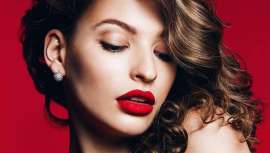 Gio de Giovanni presenta sus nuevas barras de labios que aportan confort e hidratación, a la vez que dan color a la piel. La colección se compone de 12 tonos femeninos y muy veraniegos 