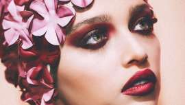 Prodigioso, original y burbujeante editorial de maquillaje, confeccionado por una de las más importantes artistas makeup del momento, la escocesa Stacey Whittaker, de la cual descubrimos algunas de sus mejores cualidades y trayectoria 