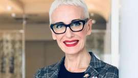 Defensora a ultranza de la peluquería, a la que dedica su vida, Felicitas Ordás, presidenta de Club Fígaro, trabaja en su favor y prestigio y une a su labor artística y colecciones como Next, que hoy presentamos, otras múltiples facetas 