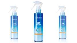 Un básico de temporada, Salerm 21 BiPhase, espray con doble efecto y filtro UV de larga duración que protege la fibra capilar y el color del cabello del sol de manera más que eficaz 