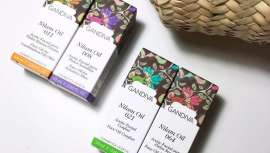 Combinación sinérgica de aceites esenciales y vegetales, Nilam ofrece los beneficios de lo natural al servicio de la belleza, llegando hasta las capas más profundas. Resultados sorprendentes para todo tipo y cada necesidad de la piel