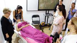 En una jornada formativa en la que ha intervenido la reconocida cosmetóloga Mª del Carmen Fernández, Epotam Esthetic ha dado a conocer los fundamentos de la línea de productos de RTB Cosmetics, alta gama para el tratamiento y la belleza