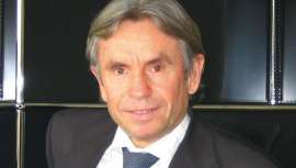 Entrevistamos a Hans-Jürgen Schäck, consejero delegado de la empresa La Biosthetique, toda una vida dedicada al mundo de la peluquería y la estética. Actualmente,
desarrolla el revolucionario concepto de “belleza total” con la casa franco-alemana.