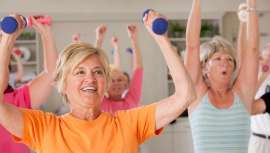 Practicar ejercicio es un seguro de vida asegurado, pero también un arma antienvejecimiento constatada por numerosos y diversos estudios científicos. Uno de los aliados más destacados de la Medicina Estética y la eterna juventud