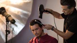 Termix descobre os detalhes e vantagens do brushing para homens com o hairstylist Fermín Díaz