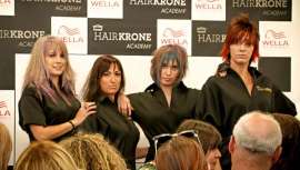 En él han fijado la vista centenares de profesionales y clientes. El nuevo salón royal de la firma de peluquería Hairkrone en Santander, es a su vez espacio para el peinado y atención al público y cita para el aprendizaje de sus alumnos