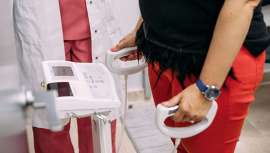 Según las necesidades de cada paciente, existen las intervenciones endoscópicas y las quirúrgicas, que el médico especialista en sobrepeso y obesidad se encarga de determinar