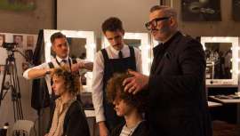 El estilista y su equipo han creado peinados afines a las prendas presentadas en el desfile SS19 que se ha celebrado en el Museo Nacional de Ciencias Naturales de Madrid 