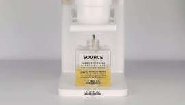 El cliente puede recargar el frasco de champú directamente en el corner LOréal Professionnel de la peluquería de confianza 