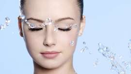 Hidratar, un ritual que triunfa ya entre los rostros más jóvenes gracias a la aparición de las texturas Watery