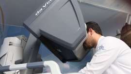 El mundo desarrollado apunta a la cirugía robótica como el futuro de las operaciones quirúrgicas mínimamente invasivas. El siguiente capítulo, junto a la investigación, es el de la formación de los cuadros médicos implicados