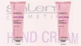 Um gesto tão simples como aplicar creme de mãos não apenas nas nossas massagens ou manicuras no centro de beleza, como diariamente, cada dia, assegura a sua beleza e juventude e também a sua saúde com o último de Salerm Cosmetics