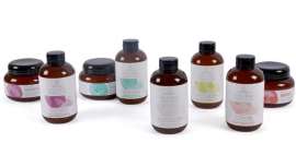 Cinco gamas de produtos pensadas para cuidar do cabelo da forma mais natural e com o menor impacto meio-ambiental, graças aos seus princípios ecocertificados