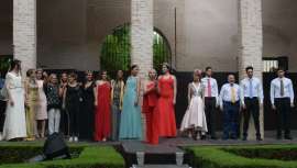 Novias con Encanto, un desfile y propuestas de Encarna Moreno que deleita a los asistentes con sus frescas y románticas creaciones nada más y nada menos que en el marco del bello Palacio de los Marqueses de la Algaba, Sevilla