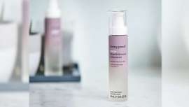 Living Proof criou este produto que transforma o cabelo grosso e rebelde em suave, brilhante e manejável, em menos tempo que o habitual. Além disso, Restore Smooth Blowout Concetrate carece de silicones