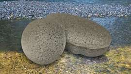 Se trata de un producto 100% natural que limpia y exfolia suavemente la piel, tanto con jabón como sin él. Está compuesto por fibras vegetales, siendo libre de colorantes, aditivos y conservantes 