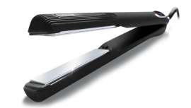 GCK apresenta esta ferramenta cujas placas não encaixam de forma reta, mas sim em diagonal. Uma prancha que potencia a criatividade de hairstylists e pessoal do salão