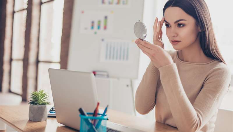 A maquilhagem influencia diretamente na perceo da liderana feminina