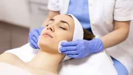 El peeling más versátil, apto para las pieles más sensibles y los fototipos más altos es el peeling con ácido mandélico. El tratamiento que todas piden tras la exposición al sol. Lo sabe y nos los cuenta el centro médico Lajo Plaza