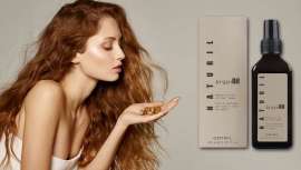 Su fórmula está enriquecida con aceites biológicos certificados de argán y de lino que ayudan a restablecer la correcta hidratación del cabello