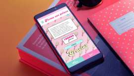 La aplicación Escribir bien es de guapas, y su sección Firma con pelazo, que promovía de forma simbólica una recogida de firmas entre los usuarios para que la Real Academia Española aceptara esta icónica palabra, supera ya los 100.000 firmantes