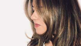 O outono aponta para cold brew coffee como a cor da estação. A tendência que pisa e que imita os flashes castanhos do café em que gelo ou leite é derramado. Detalhes âmbar e areia