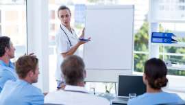 La formación en Medicina Estética se coloca de nuevo en el punto de mira, con cursos rápidos y no homologados. Hecho que incide en la perentoria necesidad de regular a la misma como especialidad médica frente a la reprobación de los cirujanos