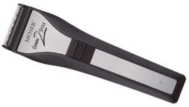 La marca Moser vuelve a sorprendernos y a conquistar el mercado con Chrom2Style, máquina de corte legendaria, ahora en una nueva y atractiva versión. Imprescindible en peluquerías y barberías 