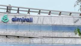 El grupo ha comprado cinco fármacos de Allergan por 466 millones al contado y 84 en el futuro y se centra ahora en el desarrollo de la dermatología médica