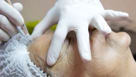 Se trata de una innovadora terapia que pretende estimular la producción de colágeno y aumentar la densidad de la epidermis para reafirmar y rejuvenecer a nivel facial y corporal