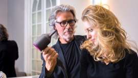 El último modelo Dyson Supersonic Edición Profesional, aún más perfecto que su versión anterior y que ha revolucionado el mundo del secado de cabello en el salón de peluquería, anuncia su presencia en Salón Look