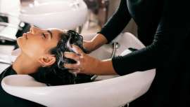 Poco se habla en detalle del masaje en el lavacabezas de la peluquería. Hacer del masaje culto y deseo nos garantiza clientes satisfechos. Analizamos con Enrique Serrano, Salón Gaudí, un servicio estrella que esconde muchos secretos